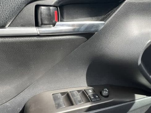 Used 2023 Toyota Camry SE image 14