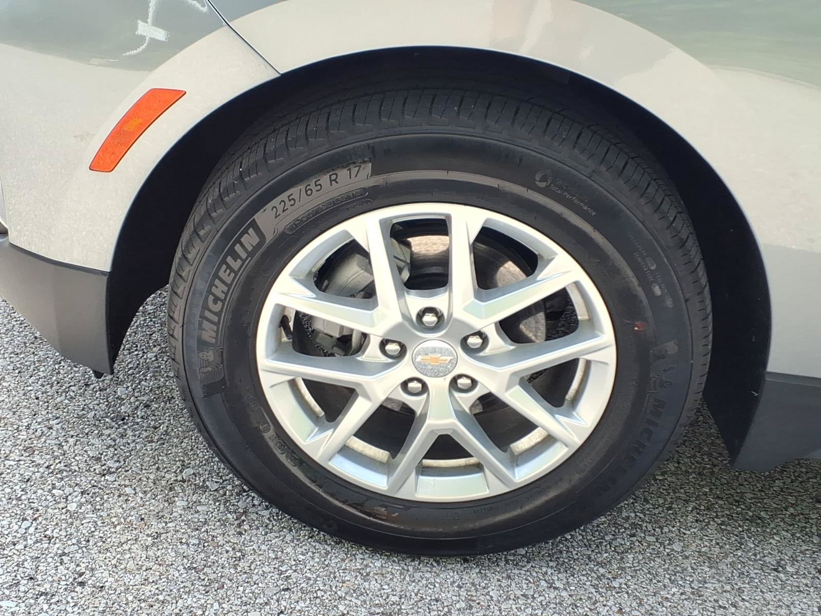 Used 2024 Chevrolet Equinox LT w/ LPO, Floor Liner Package FWD image 31