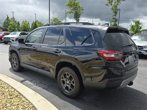 Used 2025 Honda Pilot TrailSport image 6