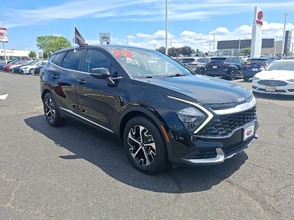 Used 2023 Kia Sportage EX FWD image 3