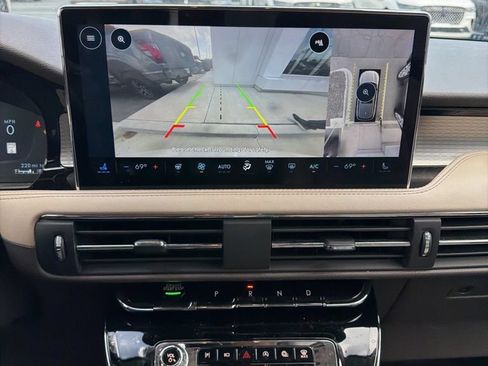 Used 2023 Lincoln Corsair AWD w/ Equipment Group 101A image 9