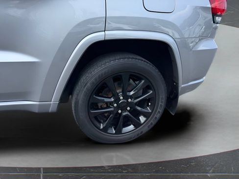 Used 2020 Jeep Grand Cherokee Altitude AWD/4WD image 11