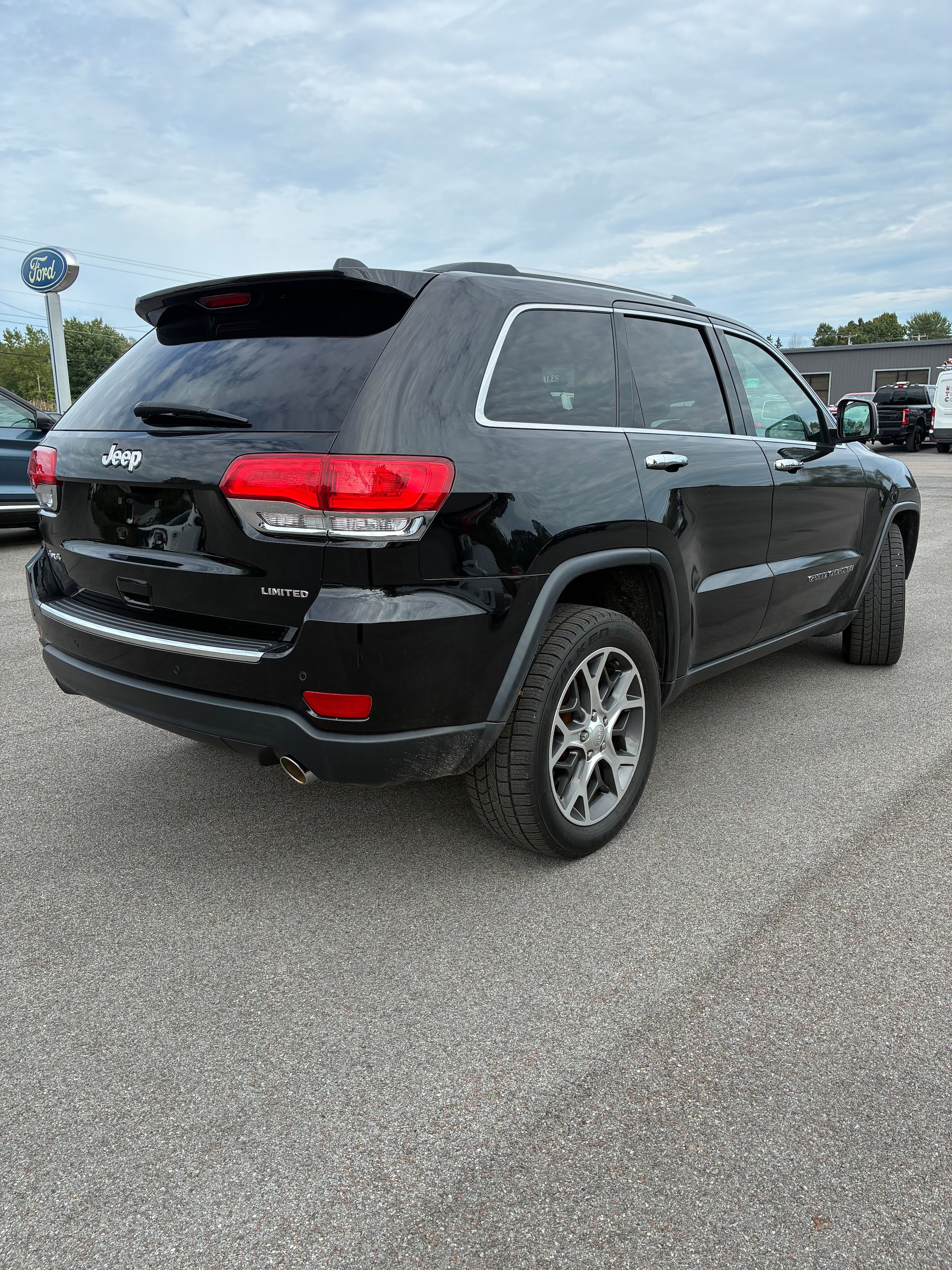 Used 2019 Jeep Grand Cherokee Limited AWD/4WD image 3