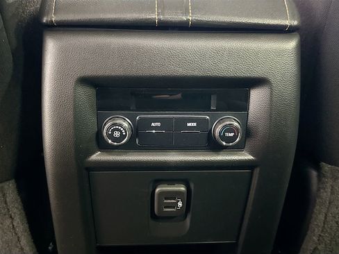 Used 2021 Chevrolet Traverse LT FWD image 24