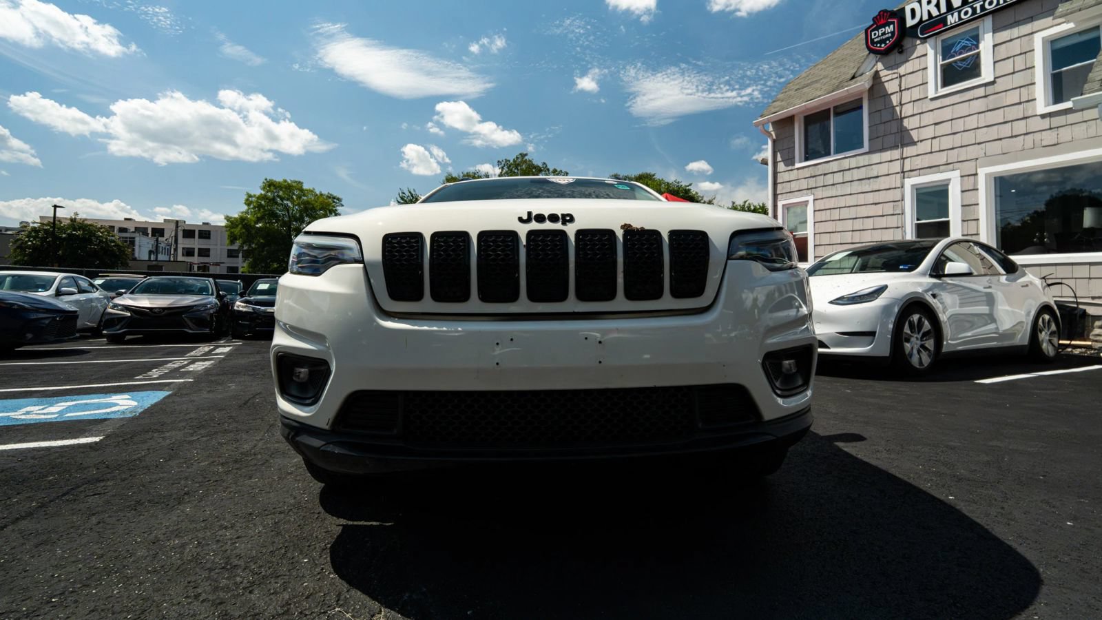 Used 2019 Jeep Cherokee Latitude Plus AWD/4WD image 10