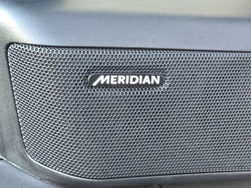 New 2025 Land Rover Range Rover SE image 9