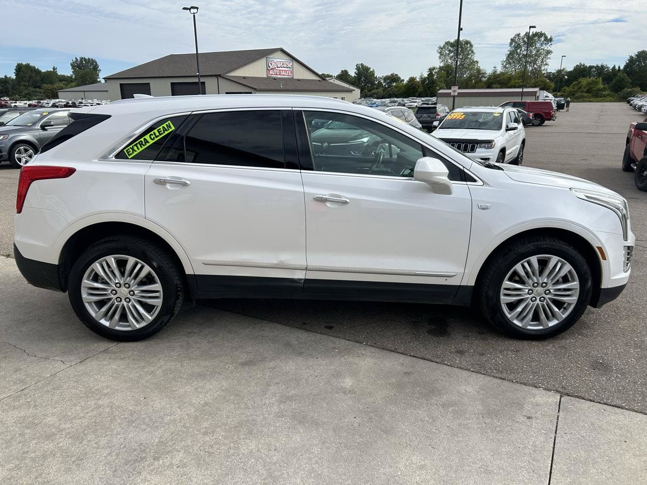 Used 2017 Cadillac XT5 Premium Luxury AWD/4WD image 4