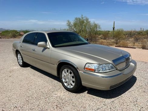 Used 2008 Lincoln Town Car Signature Limited image 16