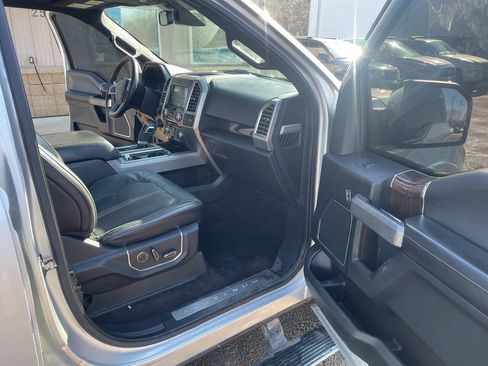Used 2016 Ford F150 Platinum w/ Equipment Group 701A Luxury AWD/4WD image 33