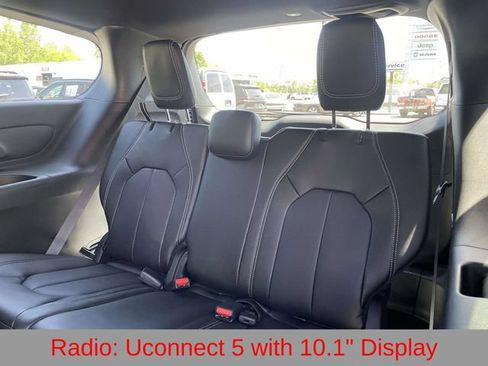 New 2027 Chrysler Pacifica Select FWD image 7