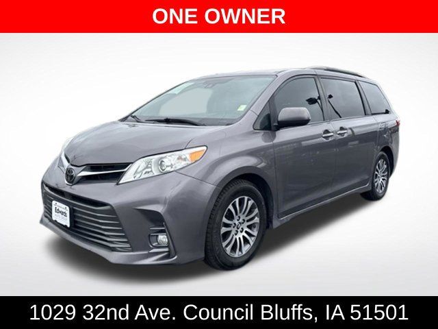 Used 2019 Toyota Sienna XLE Premium FWD image 3