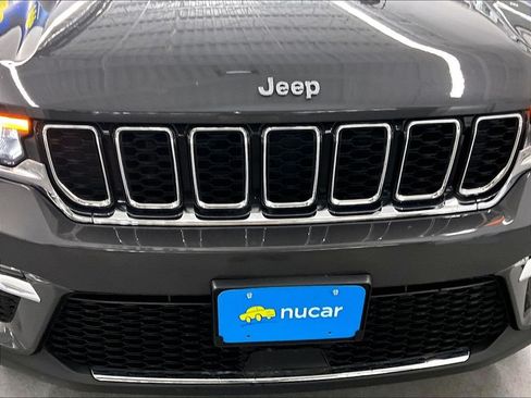 Used 2024 Jeep Grand Cherokee Limited AWD/4WD image 29