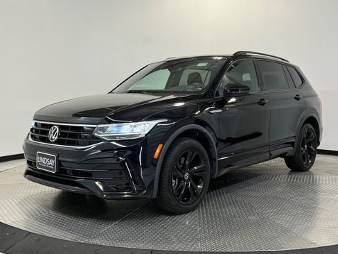 Used 2023 Volkswagen Tiguan SE R-Line image 3