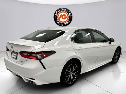 Used 2024 Toyota Camry SE FWD image 7