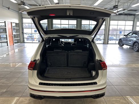 Used 2024 Volkswagen Tiguan SE R-Line image 29