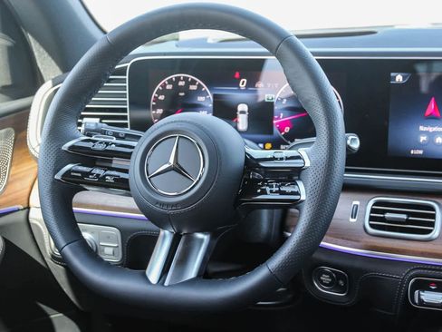 New 2026 Mercedes-Benz GLS 580 4MATIC image 16