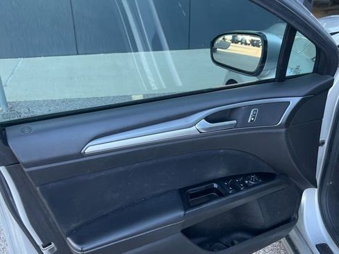Used 2016 Ford Fusion SE image 6