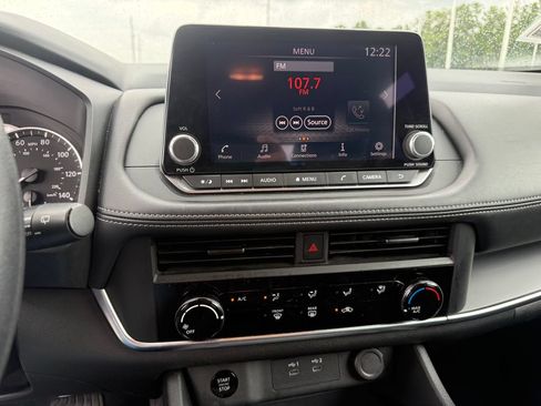 Used 2024 Nissan Rogue S AWD/4WD image 11
