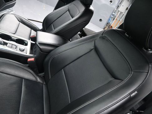 Used 2023 Ford Explorer Limited image 9