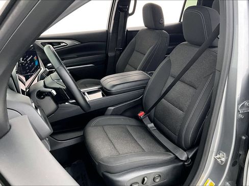Used 2024 Chevrolet Traverse LT FWD image 29