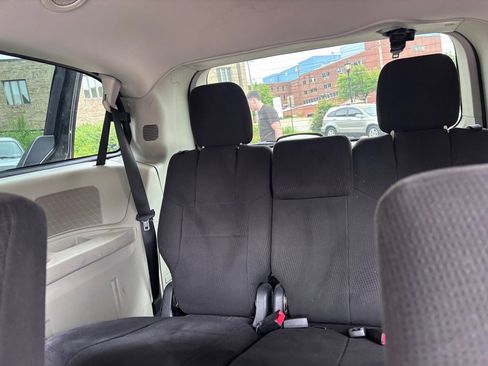 Used 2012 Dodge Grand Caravan Crew w/ Crew Value Pkg FWD image 9