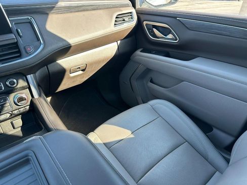 Used 2022 GMC Yukon SLT w/ SLT Premium Package image 18