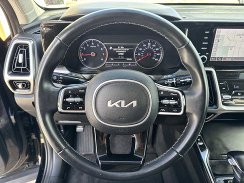 Used 2022 Kia Sorento S image 21