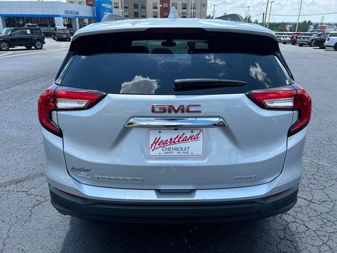 Used 2022 GMC Terrain SLE w/ Driver Convenience Package AWD/4WD image 6