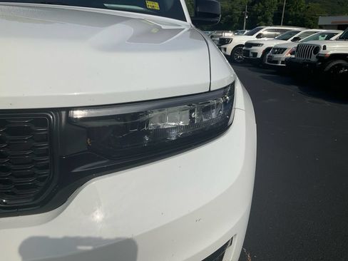Used 2022 Jeep Grand Cherokee L Limited w/ Black Appearance Package RWD image 9