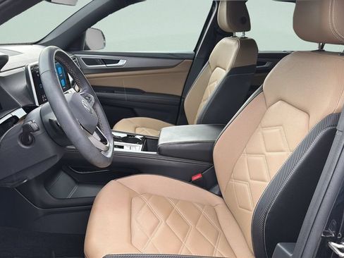 Used 2024 Volkswagen Atlas Cross Sport SE FWD image 29