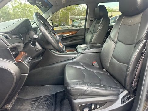 Used 2017 Cadillac Escalade ESV Luxury image 11