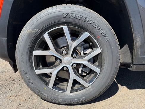Certified 2023 Jeep Grand Cherokee L Limited AWD/4WD image 39