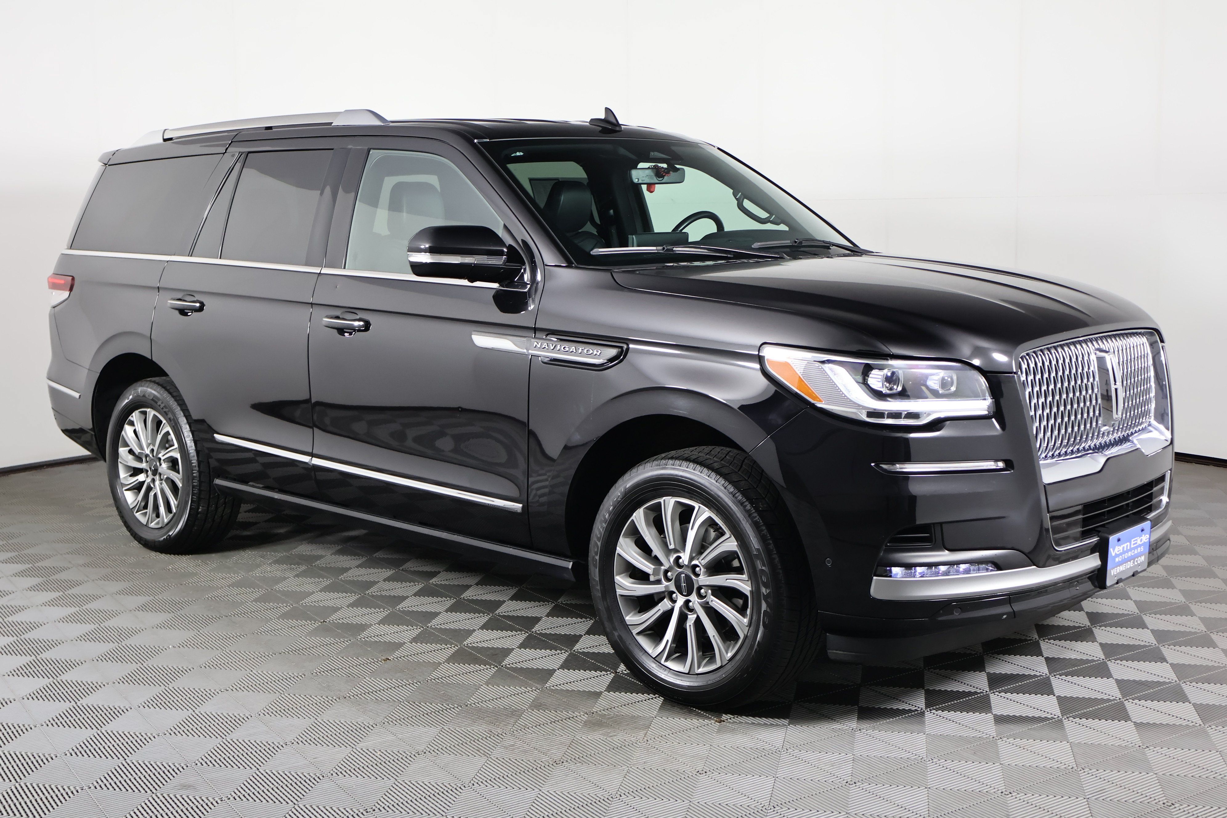 Used 2024 Lincoln Navigator Premiere AWD/4WD image 4