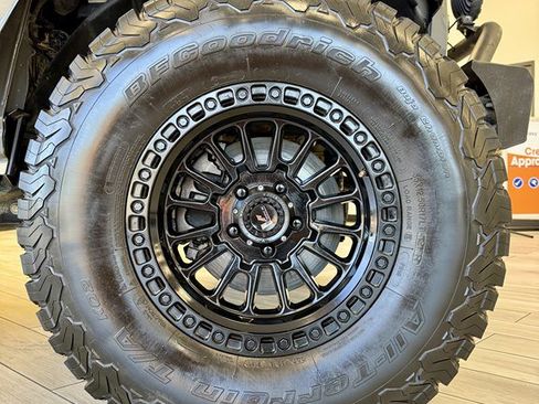 Used 2020 Jeep Gladiator Overland image 19