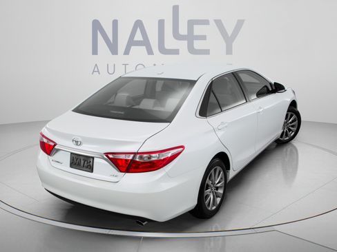 Used 2017 Toyota Camry SE FWD image 4