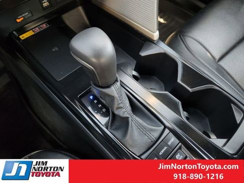 Used 2025 Toyota Camry SE image 22