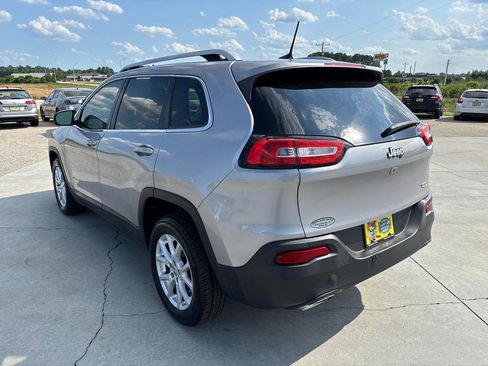 Used 2018 Jeep Cherokee Latitude Plus FWD image 6