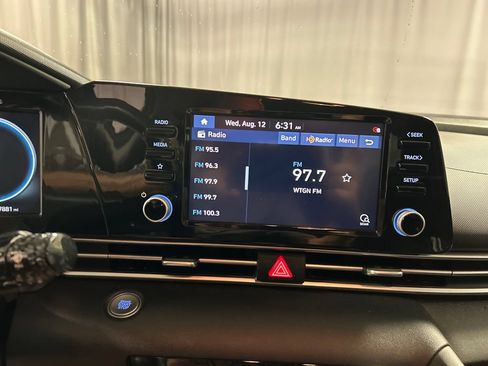 Used 2022 Hyundai Elantra SEL w/ Convenience Package FWD image 15
