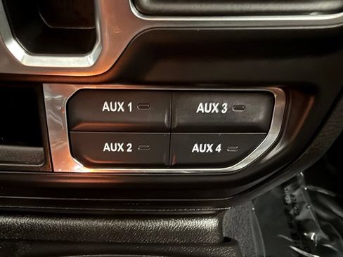 Used 2023 Jeep Gladiator Overland AWD/4WD image 39