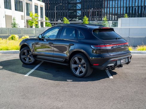 Certified 2026 Porsche Macan AWD/4WD image 3