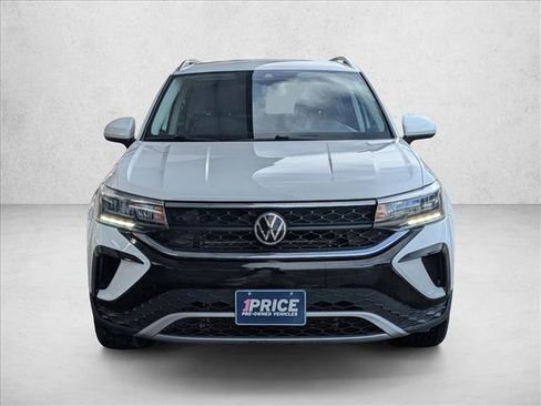 Used 2022 Volkswagen Taos SE image 2