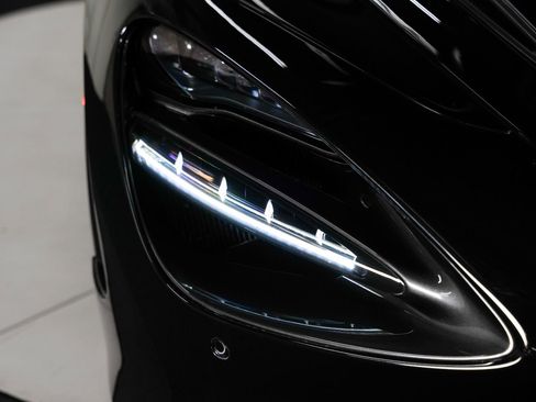 Used 2020 McLaren 720S Luxury image 13