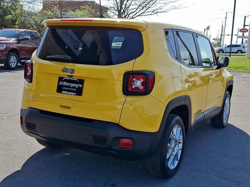 Used 2023 Jeep Renegade Latitude AWD/4WD image 4