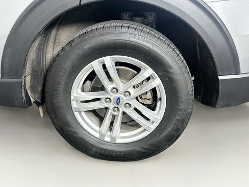 Used 2023 Ford Explorer XLT w/ Equipment Group 202A AWD/4WD image 11