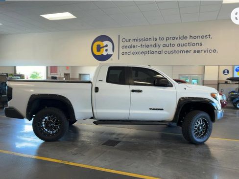 Used 2018 Toyota Tundra SR5 w/ SR5 Upgrade Package image 8