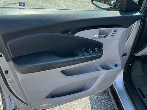 Used 2017 Honda Pilot Touring image 11