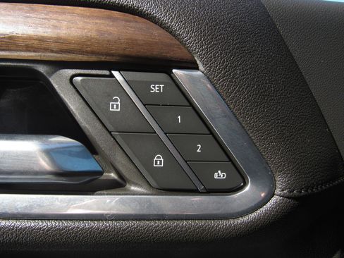 Used 2023 Chevrolet Silverado 1500 High Country w/ Z71 Off-Road Package image 24