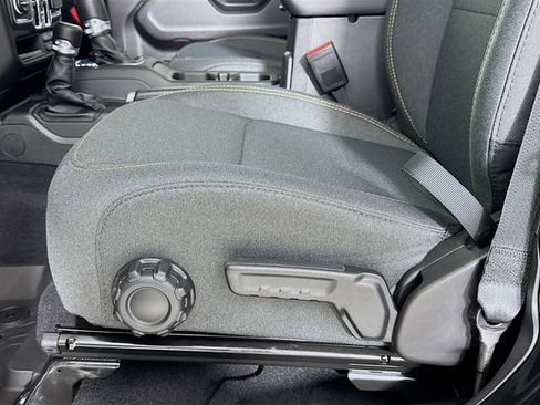 New 2025 Jeep Gladiator Sport image 21