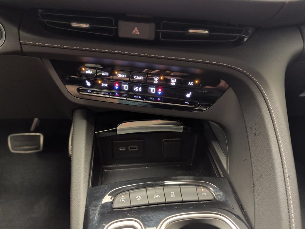 Used 2023 Buick Envision Essence w/ Sport Touring Package AWD/4WD image 21