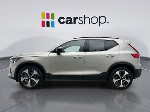 Used 2025 Volvo XC40 B5 Plus AWD/4WD image 2
